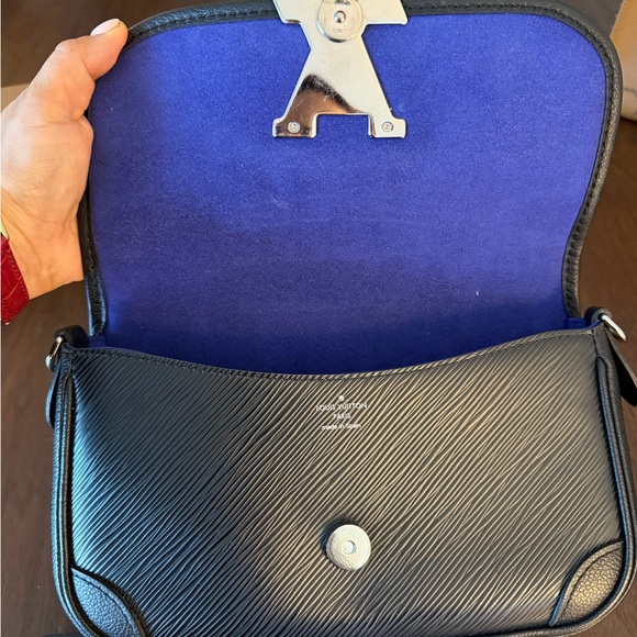 Louis Vuitton Clery Epi Leather Crossbody Black + LV Epi Coin Wallet Bundle - Picture 4 of 8